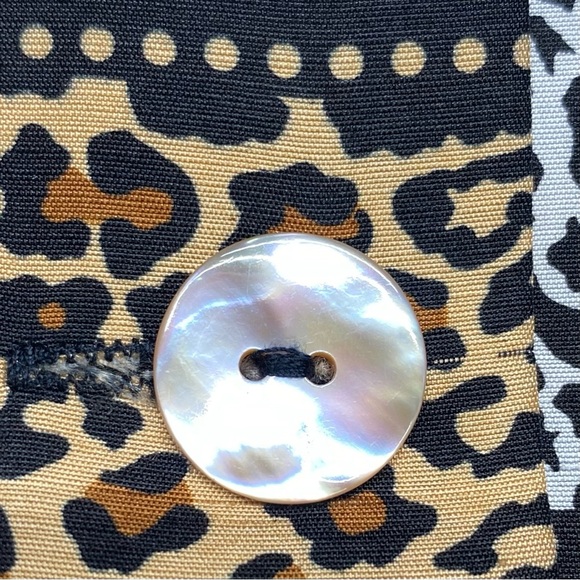 SilkLand Women’s 100% Silk Blouse 2X Button Front Animals Print Side Slits - Picture 6 of 11